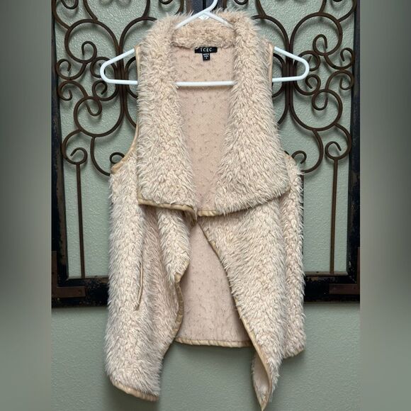 TCEC cream faux vest - Picture 1 of 4
